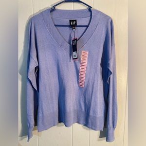 New women’s GAP size Small light weight V-neck light blue sweater